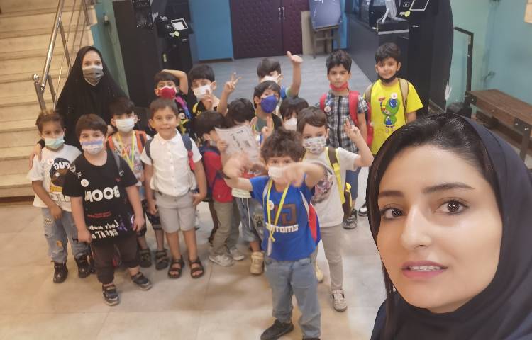 :اردوی تئاتر پاهای خانم هزار پا، کلاس پرتقال 19