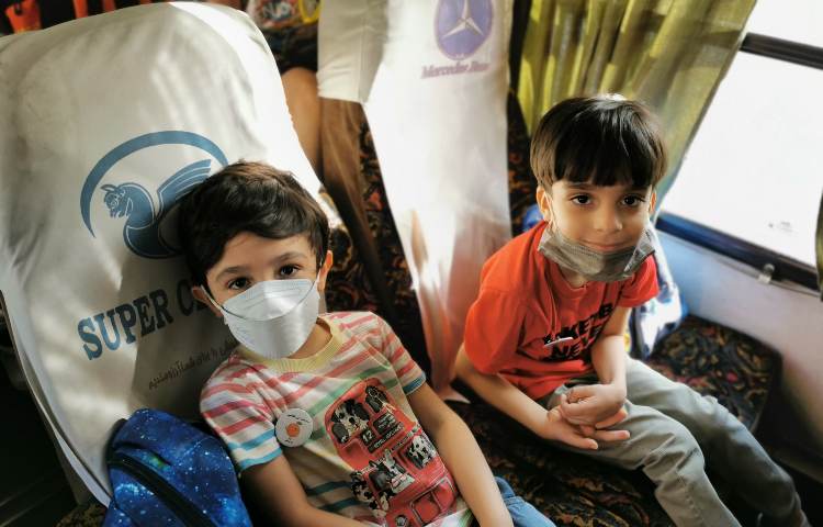 :اردوی تئاتر پاهای خانم هزار پا، کلاس پرتقال 5