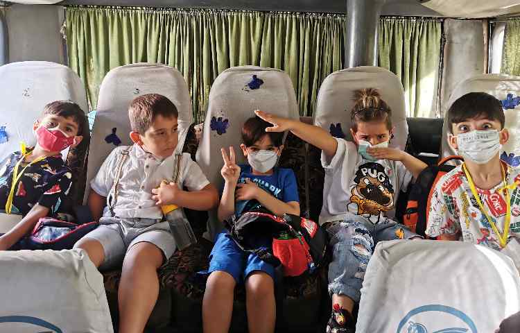 :اردوی تئاتر پاهای خانم هزار پا، کلاس پرتقال 8