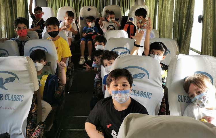 :اردوی تئاتر پاهای خانم هزار پا، کلاس پرتقال 9