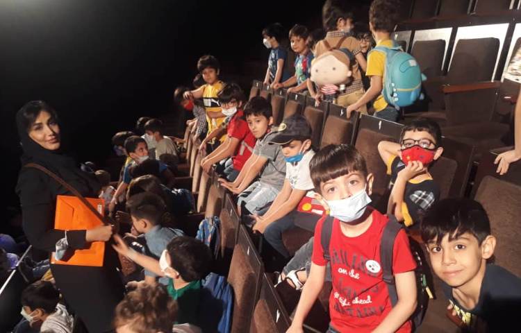 :اردوی تئاتر پاهای خانم هزار پا، کلاس گیلاس 9