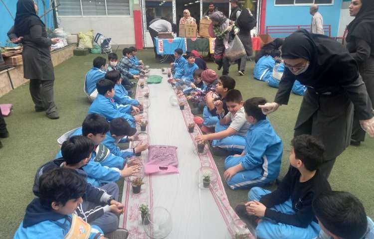 :اردوی درون مدرسه ای به مناسبت روز درختکاری، پایه سوم