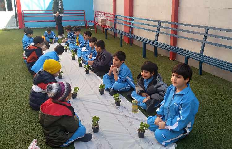 :اردوی درون مدرسه ای به مناسبت روز درختکاری 1