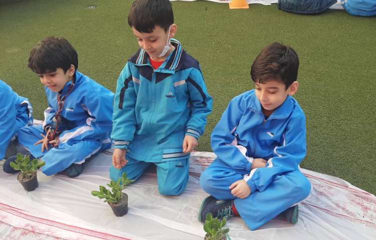 :اردوی درون مدرسه ای به مناسبت روز درختکاری