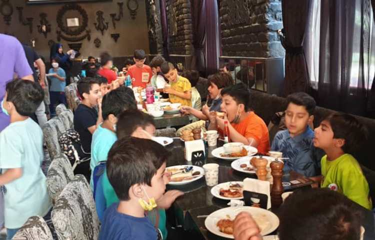 :اردوی زبانی(صبحانه)، کافه بارزیل، کلاس زمین و مریخ 28