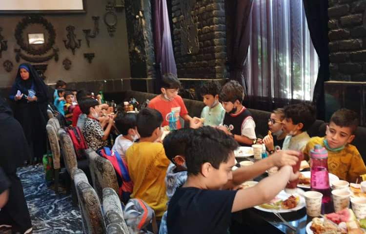 :اردوی زبانی(صبحانه)، کافه بارزیل، کلاس زمین و مریخ 29