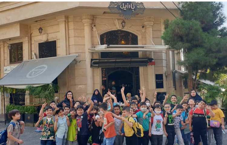 :اردوی زبانی(صبحانه)، کافه بارزیل، کلاس زمین و مریخ