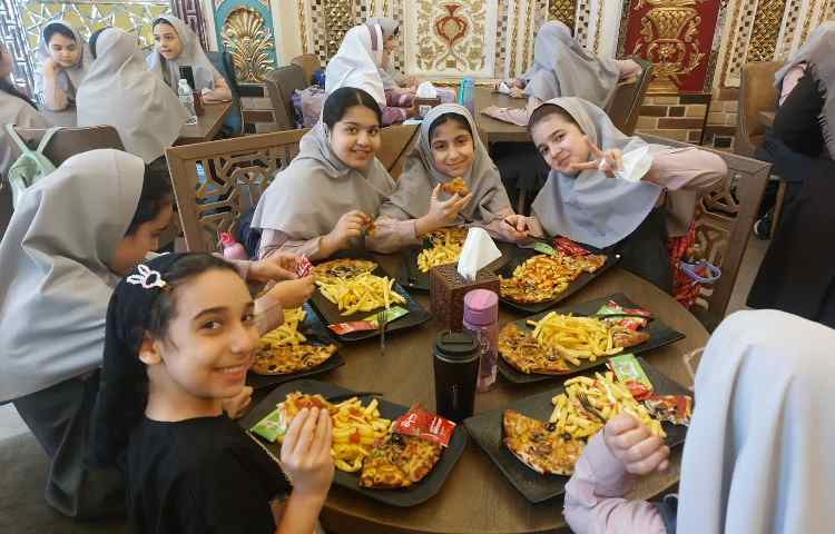 اردوی زبانی کافه عمارت شاهکار 8