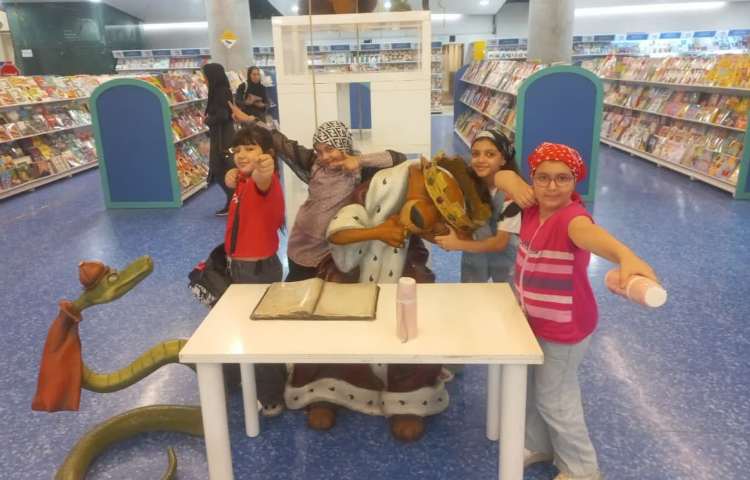 اردوی زبان انگلیسی در باغ کتاب و کافه