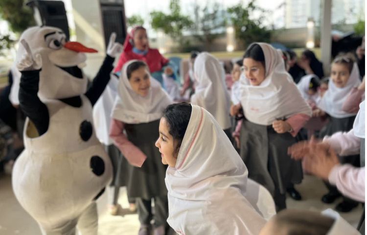 اردوی شاد در رستوران کودک 11