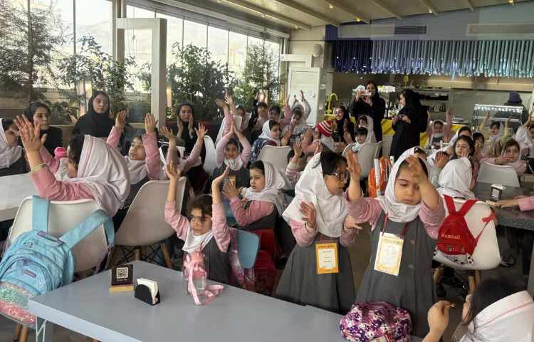 اردوی شاد در رستوران کودک 2