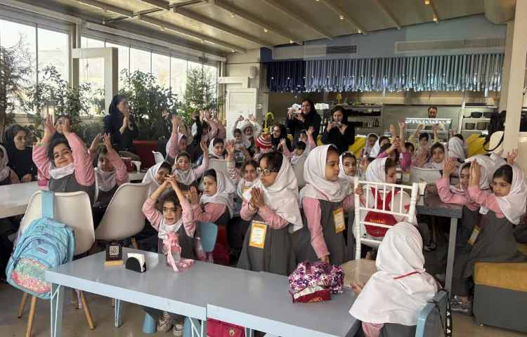 اردوی شاد در رستوران کودک 3