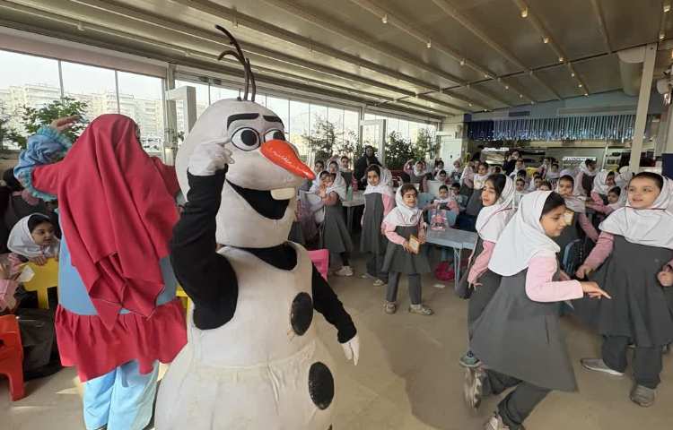 اردوی شاد در رستوران کودک 5