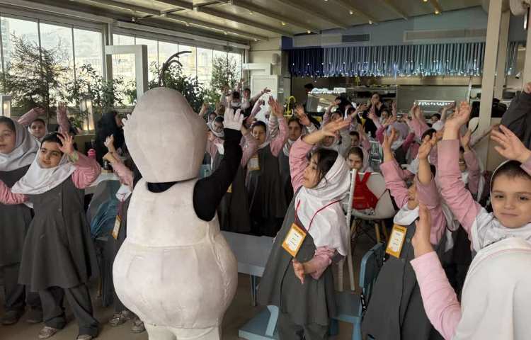 اردوی شاد در رستوران کودک 9