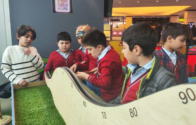 اردوی شاد و هیجان انگیز آکادمی بازی و خلاقیت سندی 10