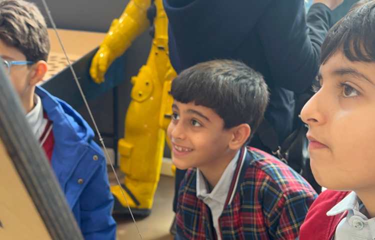 اردوی شاد و هیجان انگیز آکادمی بازی و خلاقیت سندی 11