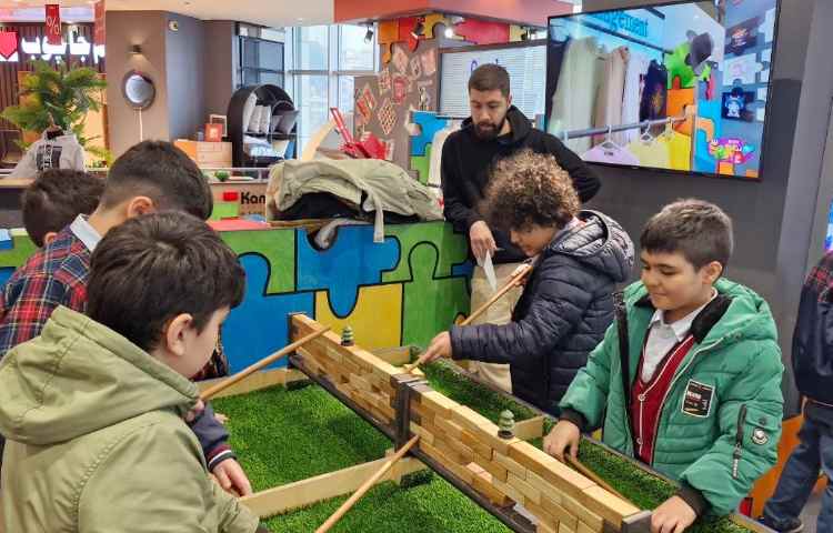 اردوی شاد و هیجان انگیز آکادمی بازی و خلاقیت سندی 35