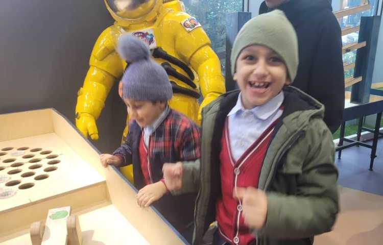 اردوی شاد و هیجان انگیز آکادمی بازی و خلاقیت سندی 38