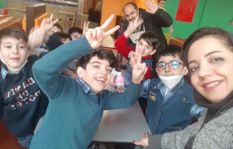 اردوی شهربازی سرزمین عجایب دانش آموزان دبستان علوی 17