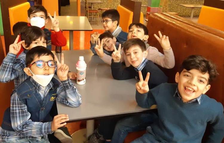 اردوی شهربازی سرزمین عجایب دانش آموزان دبستان علوی 18