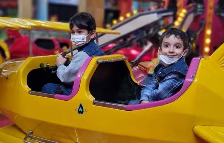 اردوی شهربازی سرزمین عجایب دانش آموزان دبستان علوی 20