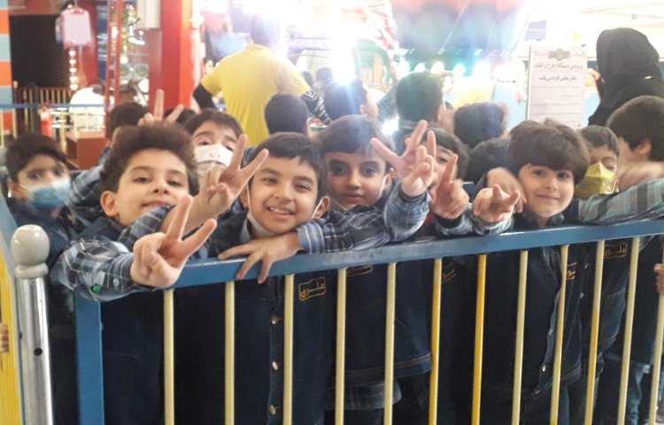 اردوی شهربازی سرزمین عجایب دانش آموزان دبستان علوی 3