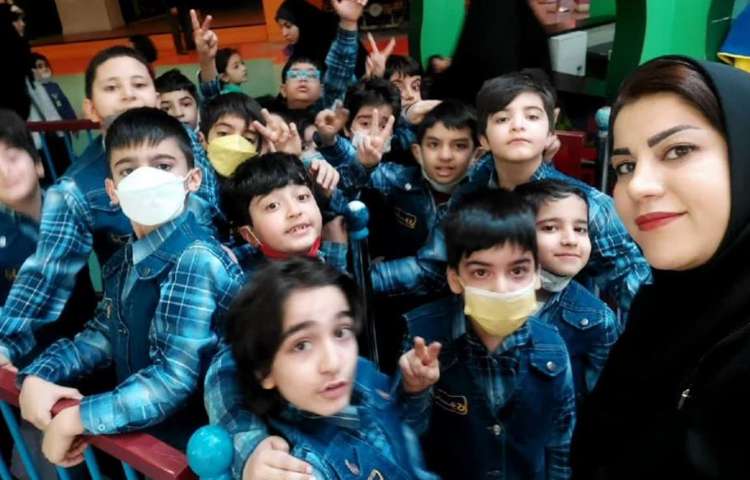 اردوی شهربازی سرزمین عجایب دانش آموزان دبستان علوی 33