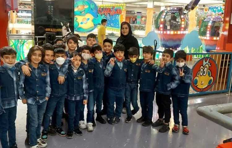 اردوی شهربازی سرزمین عجایب دانش آموزان دبستان علوی 35