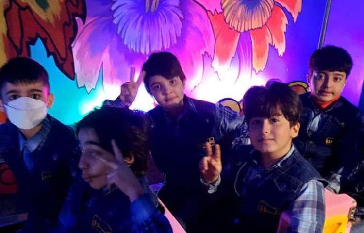 اردوی شهربازی سرزمین عجایب دانش آموزان دبستان علوی 36