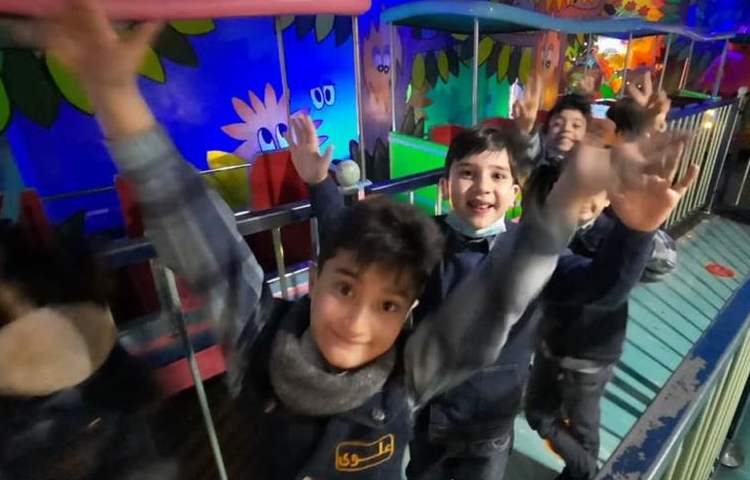 اردوی شهربازی سرزمین عجایب دانش آموزان دبستان علوی 37