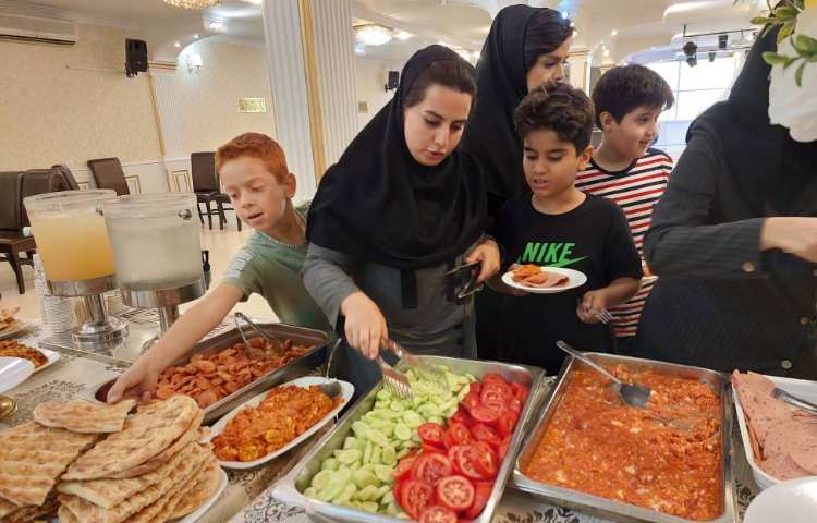 : اردوی صبحانه ی هتل شهر (مکالمه انگلیسی)، پایه سوم 11