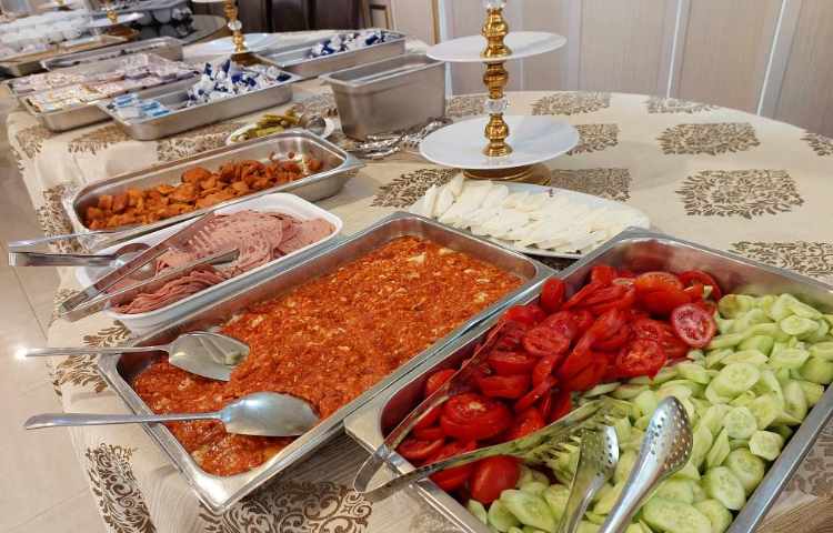 : اردوی صبحانه ی هتل شهر (مکالمه انگلیسی)، پایه سوم 6