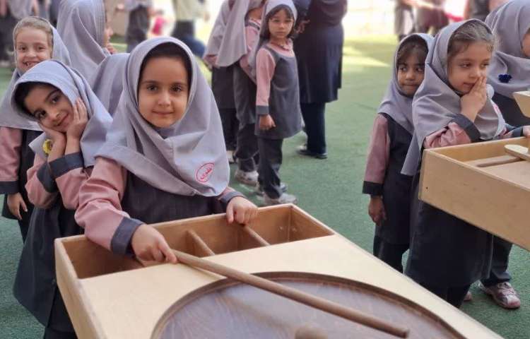 اردوی عصرمانی درون مدرسه ای