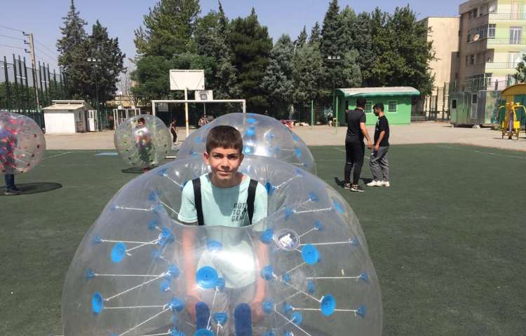 اردوی فوتبال حبابی دانش آموزان پنجم و ششم 10
