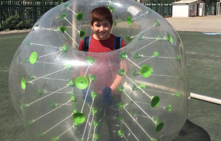 اردوی فوتبال حبابی دانش آموزان پنجم و ششم 5