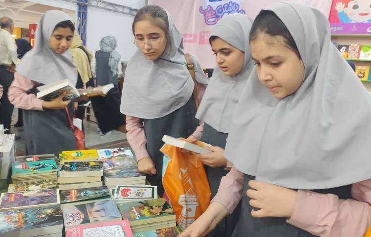 اردوی نمایشگاه کتاب تهران 10