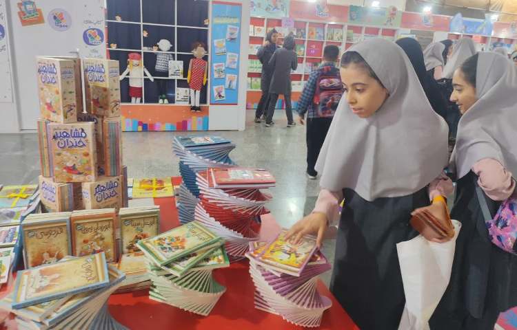 اردوی نمایشگاه کتاب تهران 9