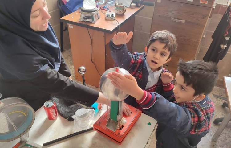 اردوی پژوهشی آزمایشات ( فیزیک، شیمی) 8