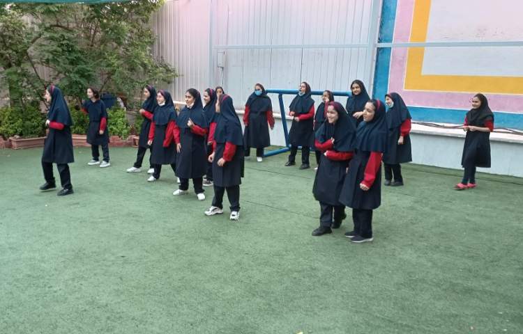 اردوی یک روزه در دبیرستان 10