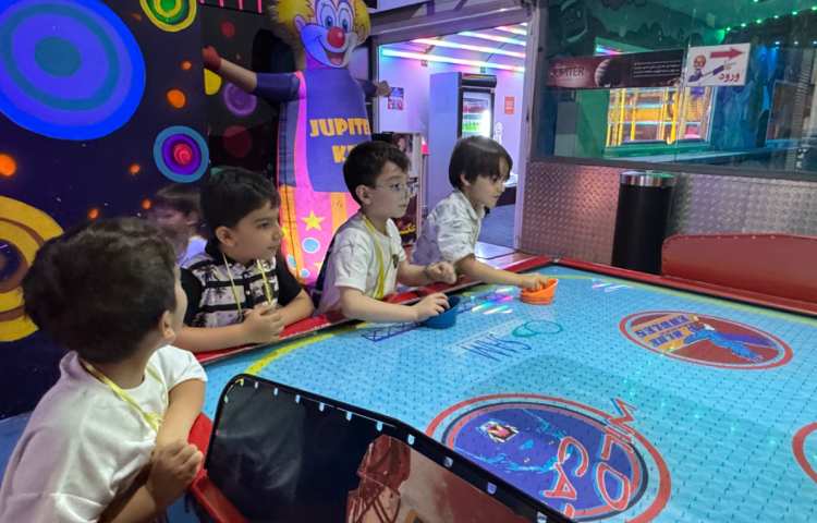 اردو دانش آموزی شهربازی کوروش مال 2