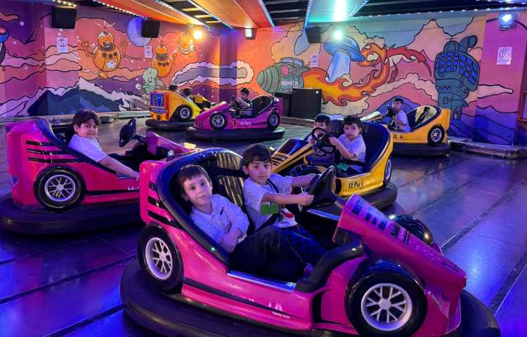 اردو دانش آموزی شهربازی کوروش مال 4