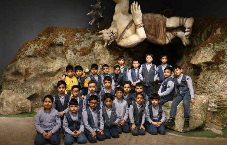 اردو سفر به سرزمین افسانه ها