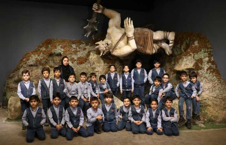 اردو سفر به سرزمین افسانه ها