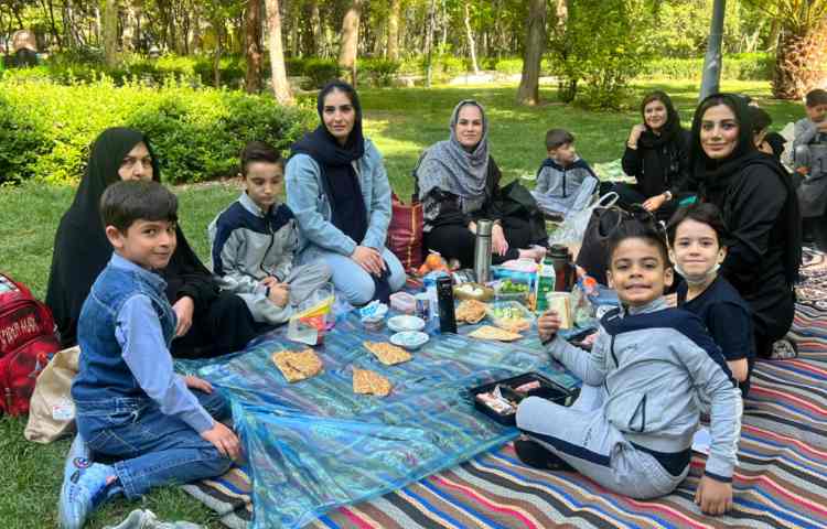 اردو پارک لاله (پسر و مادر)