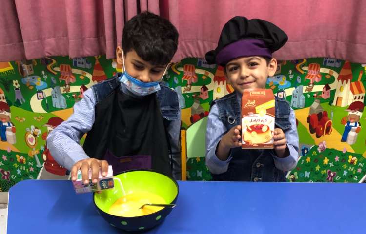 ارزش این ماه صبر بود به همین منظور با دانش اموز صحبت شد و کارامل درست کردیم و صبر کردیم تا آماده شد 1