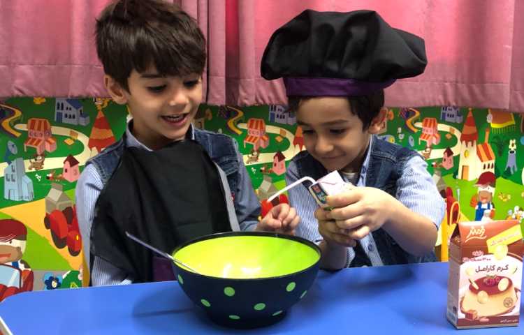 ارزش این ماه صبر بود به همین منظور با دانش اموز صحبت شد و کارامل درست کردیم و صبر کردیم تا آماده شد 4