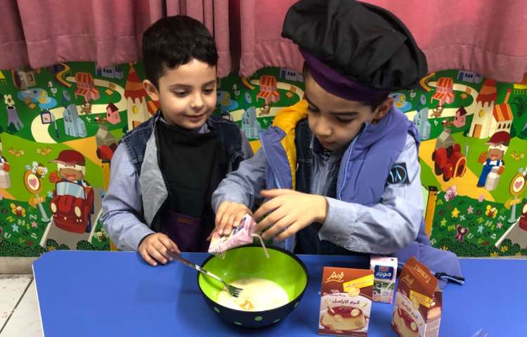 ارزش این ماه صبر بود به همین منظور با دانش اموز صحبت شد و کارامل درست کردیم و صبر کردیم تا آماده شد 5