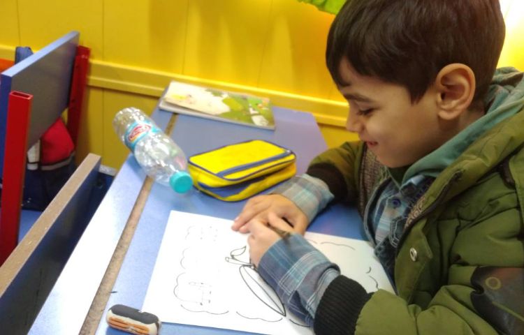 :ارزیابی املا دانش آموزان پایه اول توسط معاون آموزشی دبستان سرکار خانم همیز 1