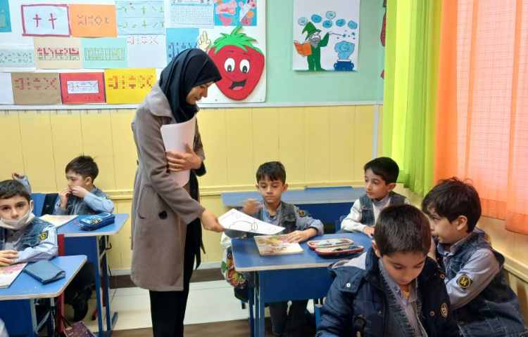 ارزیابی املا پایه های اول و دوم توسط معاون آموزشی 6