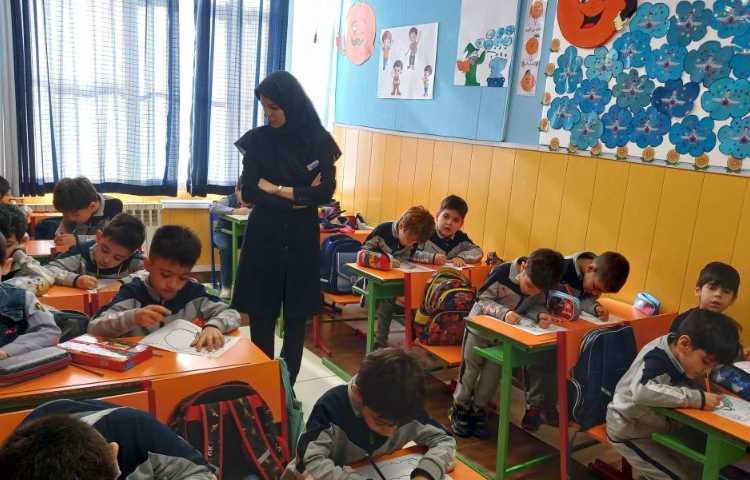 ارزیابی املا پایه های اول و دوم توسط معاون آموزشی